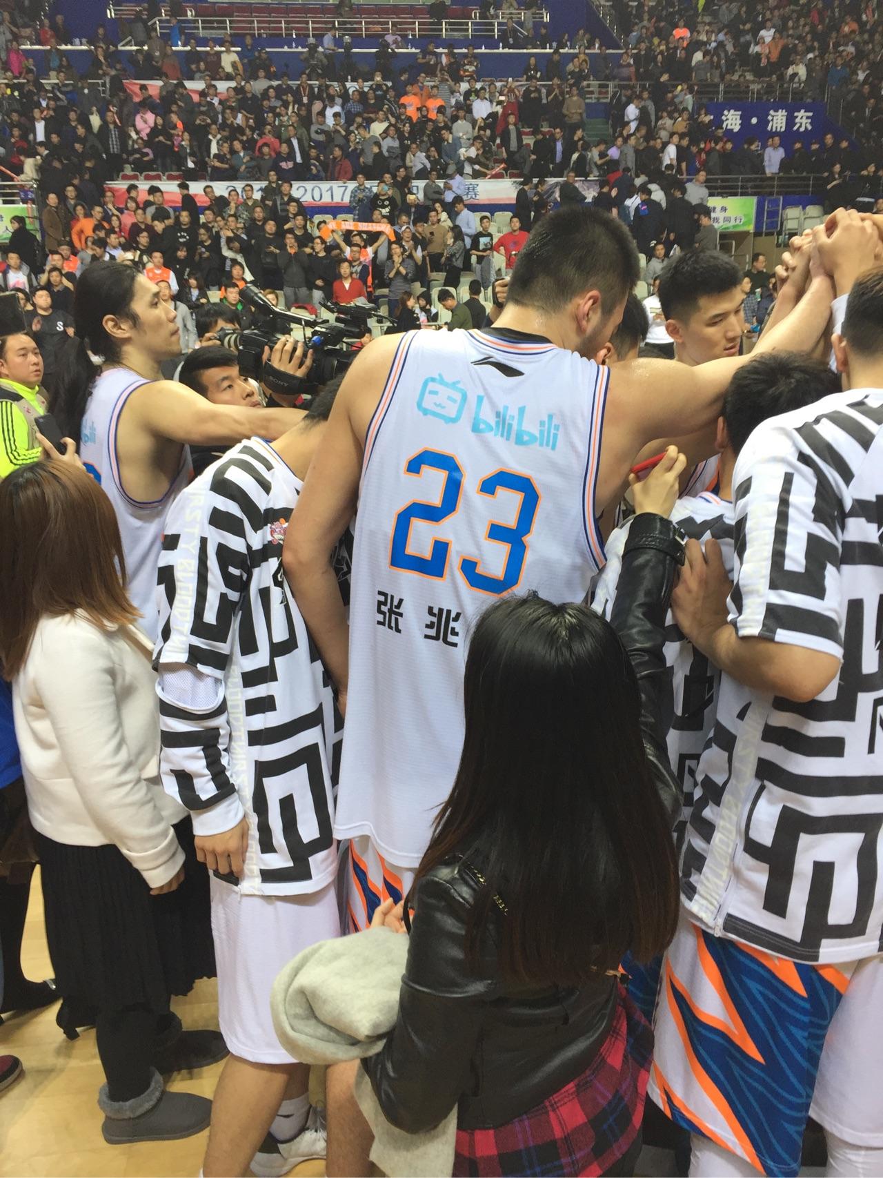 CBA季后赛赛程吃紧；新疆广汇加时末段复出首秀；压力陡增；医务组通报恢复的简单介绍