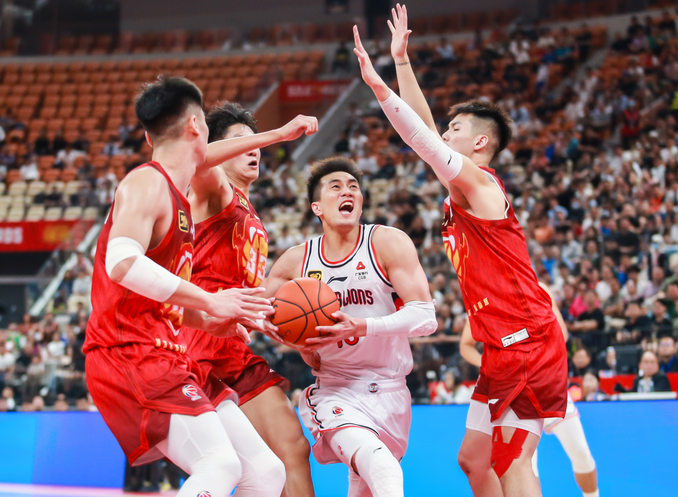 JIUYOU-中超今夜走向成谜，广州队遗憾出局，目标明确，身体对抗强度拉满