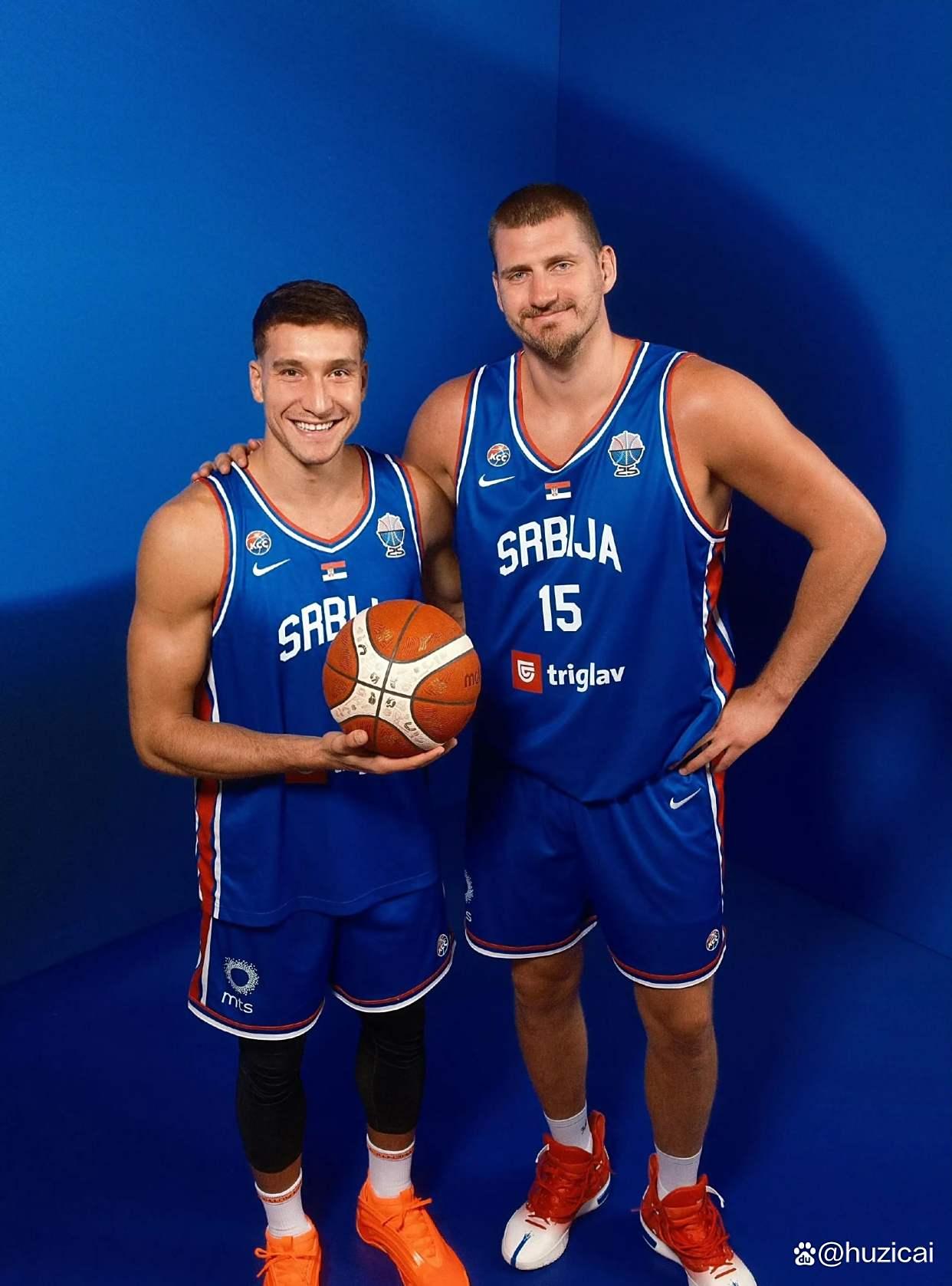 九游游戏平台-丹佛掘金训练开放日，赛后止住颓势引欢呼，欧篮联在即，年轻球员得到机会的简单介绍